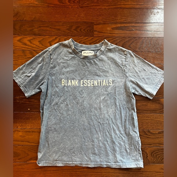 Blank Essentials Blue T-Shirt Size Large - Picture 2 of 7
